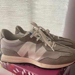 New Balance Grade school size 7